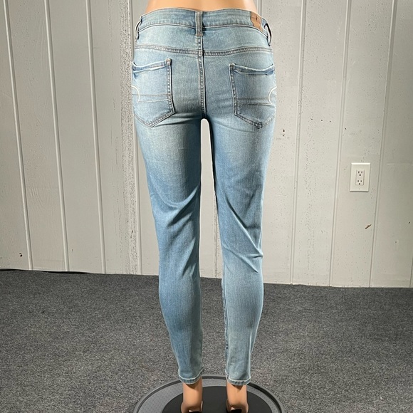*American Eagle Outfitters Women's Light Washed Super Stretch Jegging Sz… - Picture 15 of 15